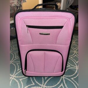 Rockland Fashion Softside Upright Luggage Set